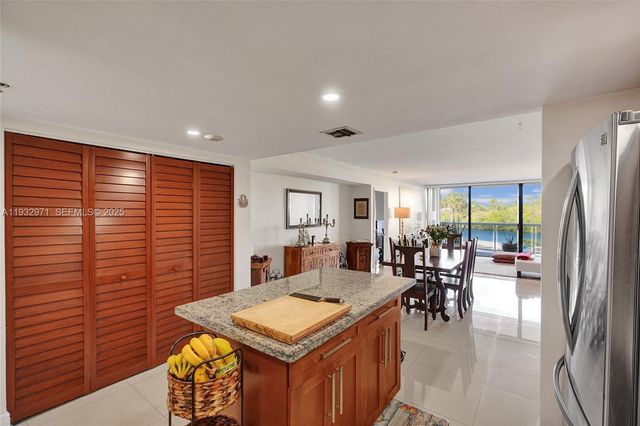 20515 E Country Club Dr 249, Aventura, FL 33180