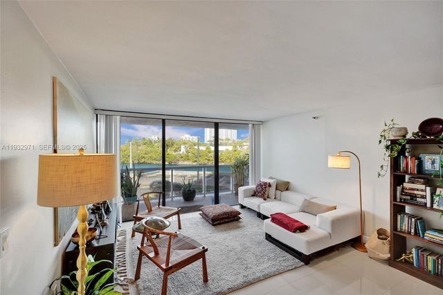 20515 E Country Club Dr 249, Aventura, FL 33180