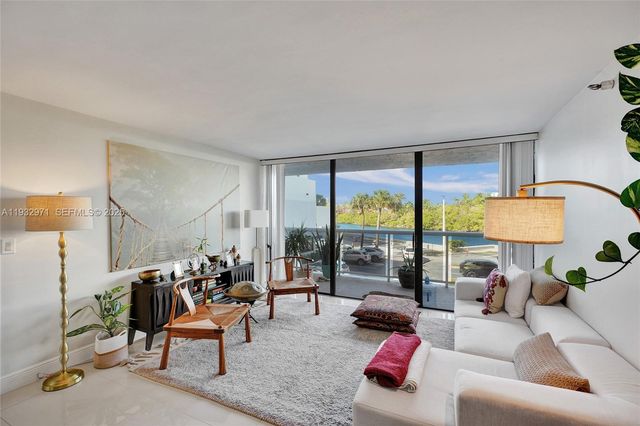 20515 E Country Club Dr 249, Aventura, FL 33180