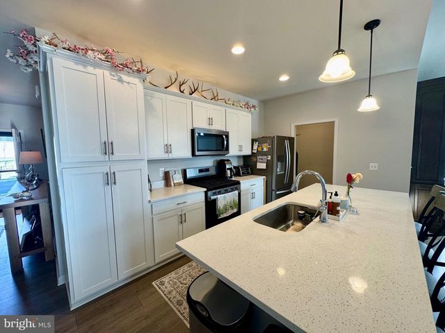 100 BATIK, Stephenson, VA 22656