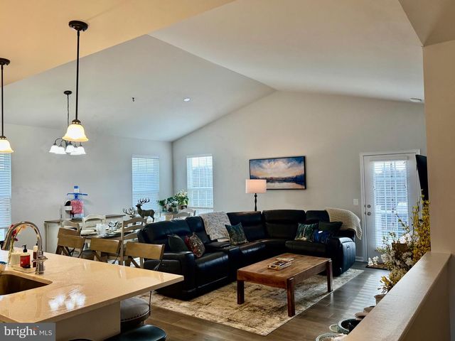 100 BATIK, Stephenson, VA 22656