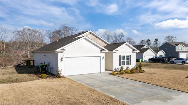 344 Altavista Drive, Clemmons, NC 27012