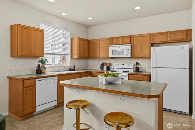 3721 Lanyard Drive NE, Lacey, WA 98516