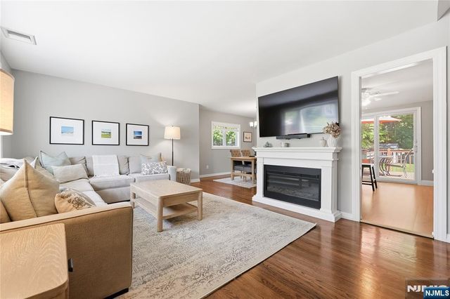 77 White Pond Road, Waldwick, NJ 07463