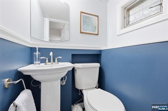77 White Pond Road, Waldwick, NJ 07463