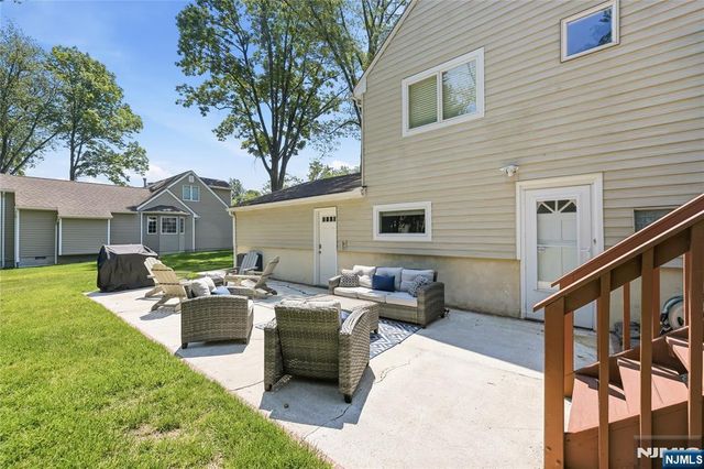 77 White Pond Road, Waldwick, NJ 07463