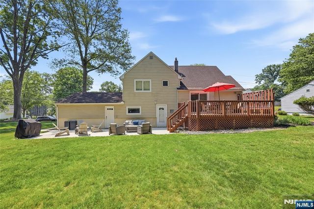 77 White Pond Road, Waldwick, NJ 07463