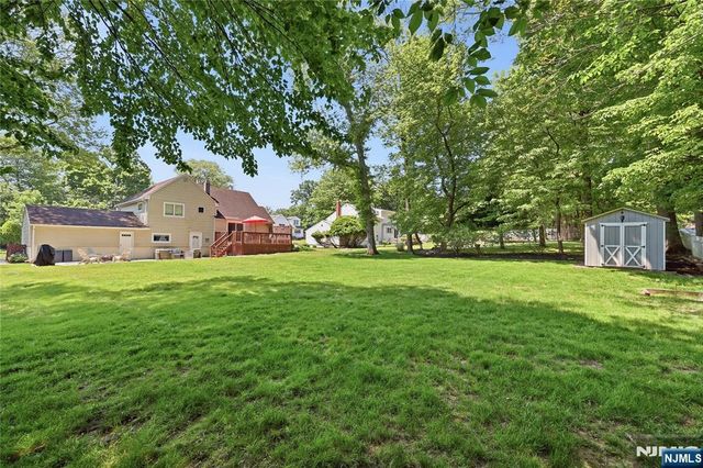 77 White Pond Road, Waldwick, NJ 07463