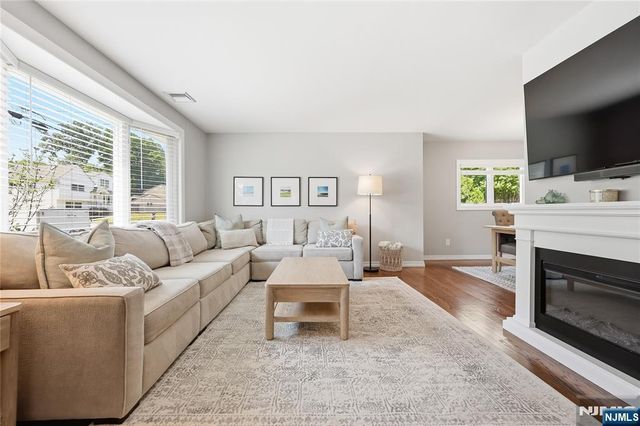 77 White Pond Road, Waldwick, NJ 07463