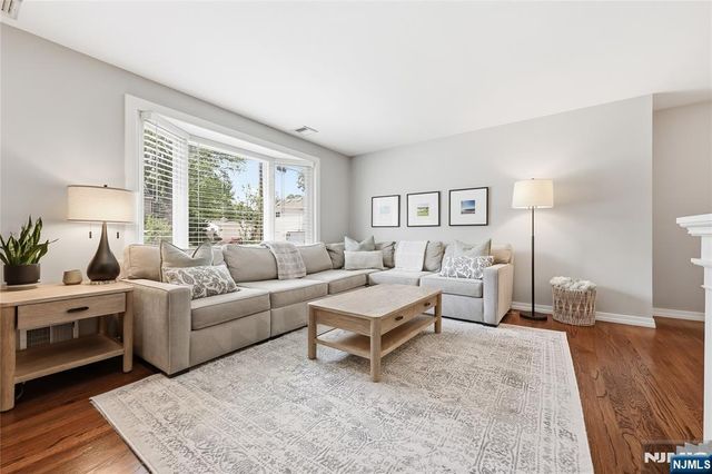 77 White Pond Road, Waldwick, NJ 07463