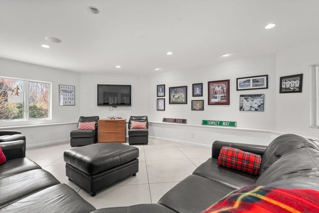 188 Glezen Ln, Wayland, MA 01778