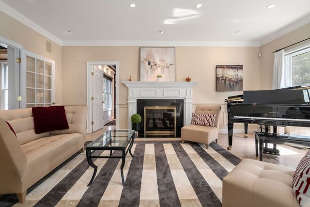 188 Glezen Ln, Wayland, MA 01778
