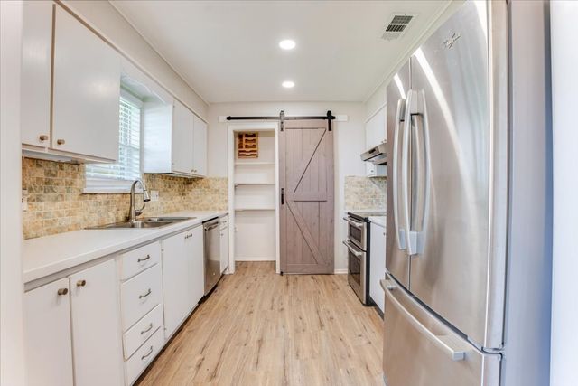 104 Pontiac Drive, Lake Kiowa, TX 76240