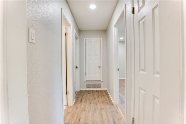 104 Pontiac Drive, Lake Kiowa, TX 76240