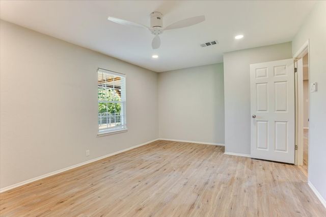 104 Pontiac Drive, Lake Kiowa, TX 76240