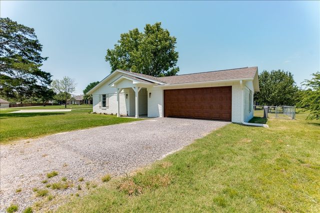 104 Pontiac Drive, Lake Kiowa, TX 76240