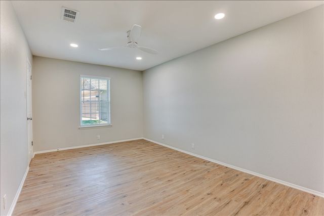 104 Pontiac Drive, Lake Kiowa, TX 76240