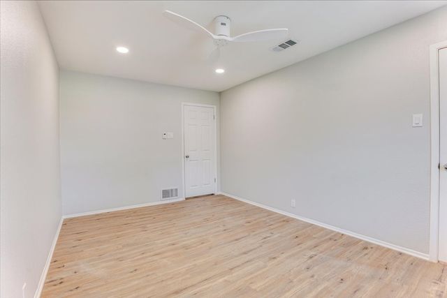 104 Pontiac Drive, Lake Kiowa, TX 76240