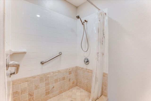 104 Pontiac Drive, Lake Kiowa, TX 76240