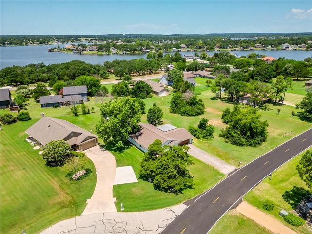 104 Pontiac Drive, Lake Kiowa, TX 76240