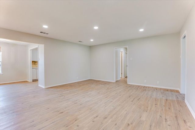 104 Pontiac Drive, Lake Kiowa, TX 76240