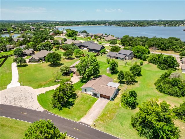 104 Pontiac Drive, Lake Kiowa, TX 76240