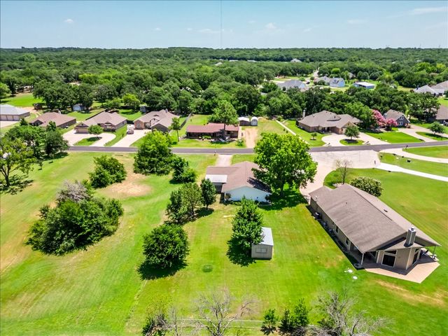 104 Pontiac Drive, Lake Kiowa, TX 76240