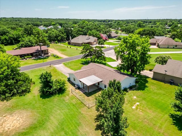104 Pontiac Drive, Lake Kiowa, TX 76240
