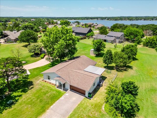 104 Pontiac Drive, Lake Kiowa, TX 76240