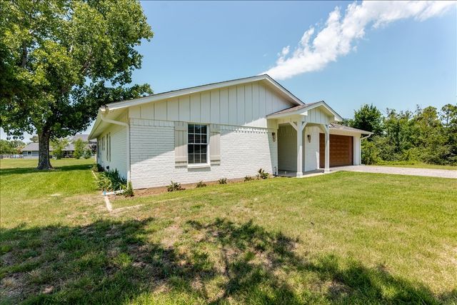 104 Pontiac Drive, Lake Kiowa, TX 76240
