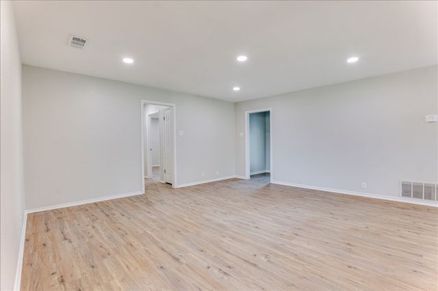 104 Pontiac Drive, Lake Kiowa, TX 76240