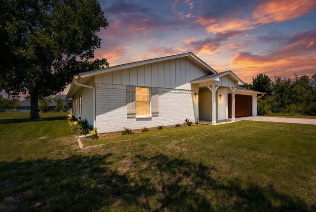 104 Pontiac Drive, Lake Kiowa, TX 76240