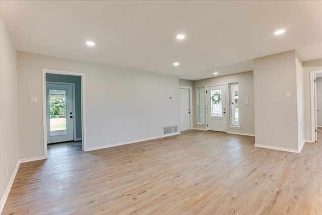 104 Pontiac Drive, Lake Kiowa, TX 76240