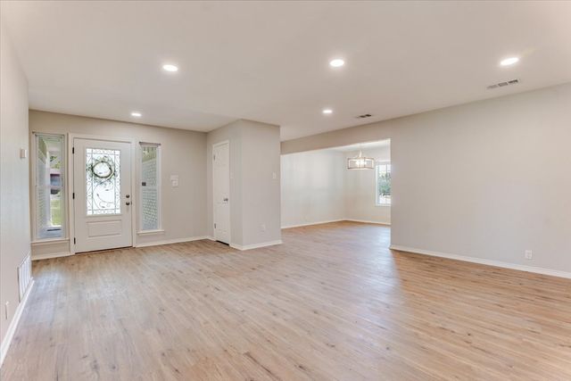 104 Pontiac Drive, Lake Kiowa, TX 76240
