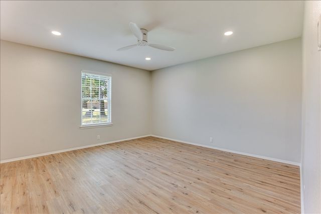 104 Pontiac Drive, Lake Kiowa, TX 76240