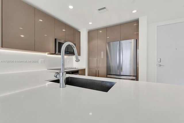 2000 Metropica Way 2307, Sunrise, FL 33323