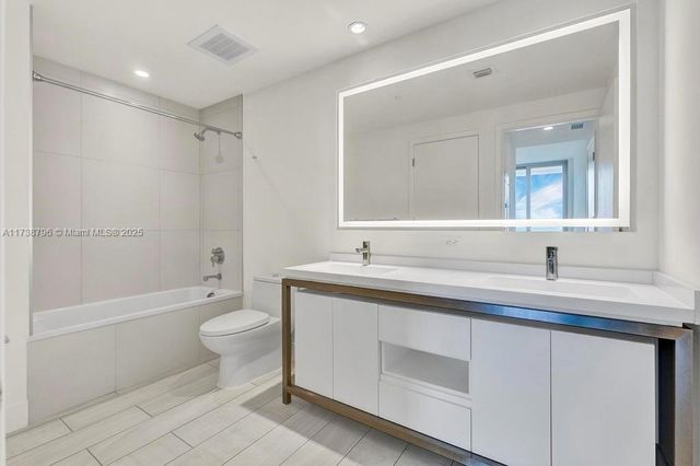 2000 Metropica Way 2307, Sunrise, FL 33323