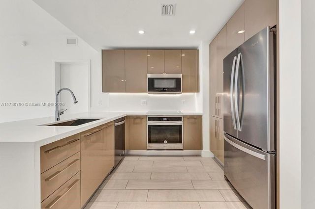 2000 Metropica Way 2307, Sunrise, FL 33323