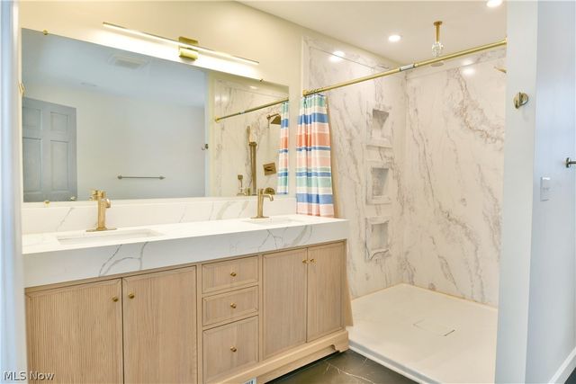 2796 Timberline Drive, Cortland, OH 44410