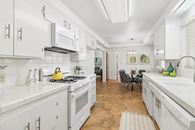 6721 Swenson Way, Sacramento, CA 95831