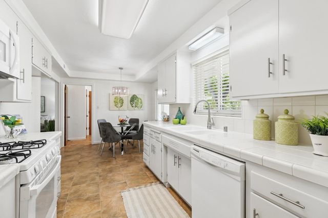 6721 Swenson Way, Sacramento, CA 95831