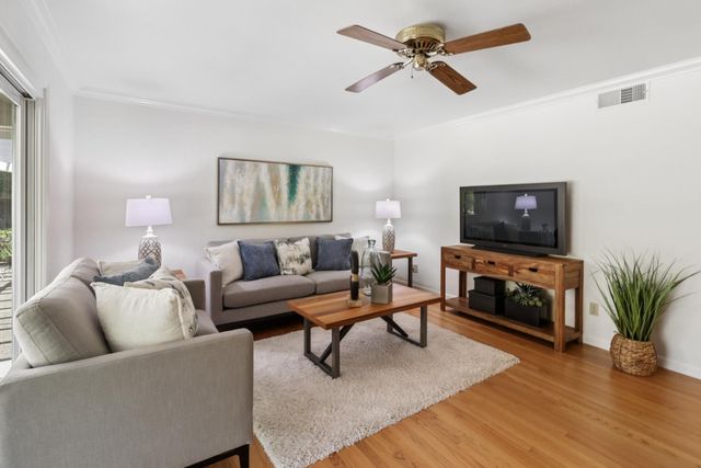 6721 Swenson Way, Sacramento, CA 95831