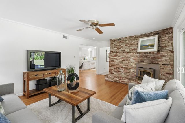 6721 Swenson Way, Sacramento, CA 95831