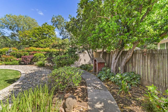 6721 Swenson Way, Sacramento, CA 95831