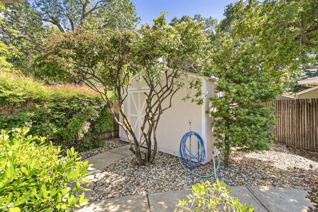 6721 Swenson Way, Sacramento, CA 95831