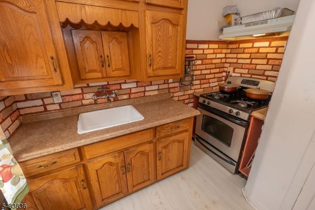 126 W Curtis St, Linden City, NJ 07036