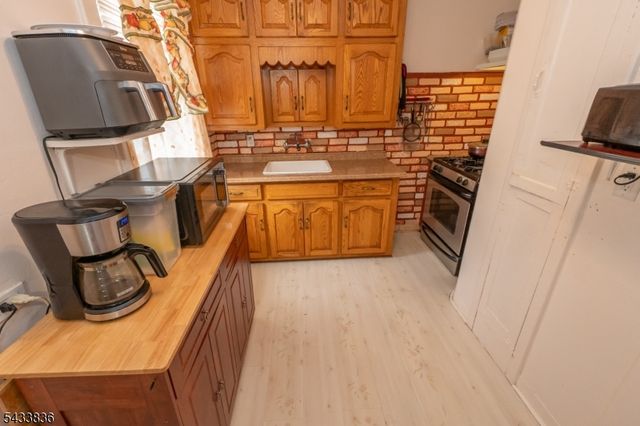 126 W Curtis St, Linden City, NJ 07036