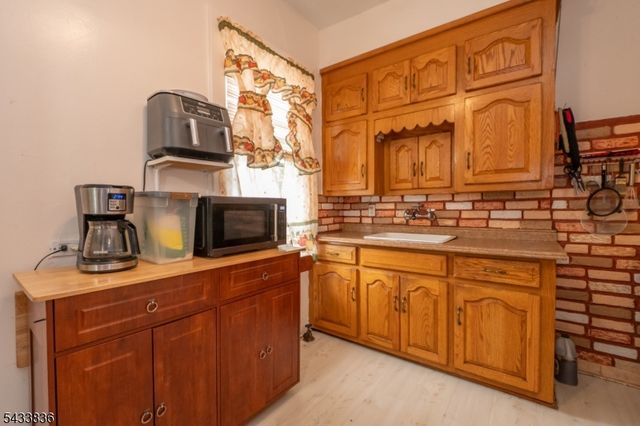 126 W Curtis St, Linden City, NJ 07036