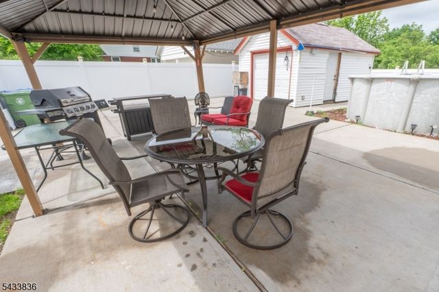126 W Curtis St, Linden City, NJ 07036