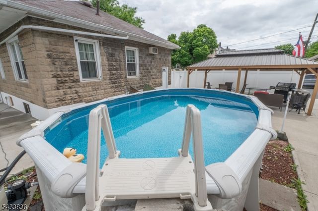 126 W Curtis St, Linden City, NJ 07036